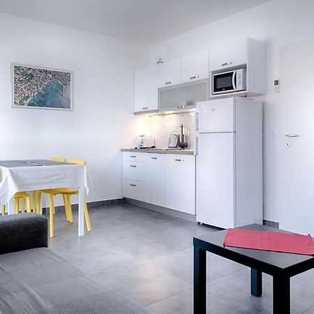 Apartmani Dule Komiza Exterior photo