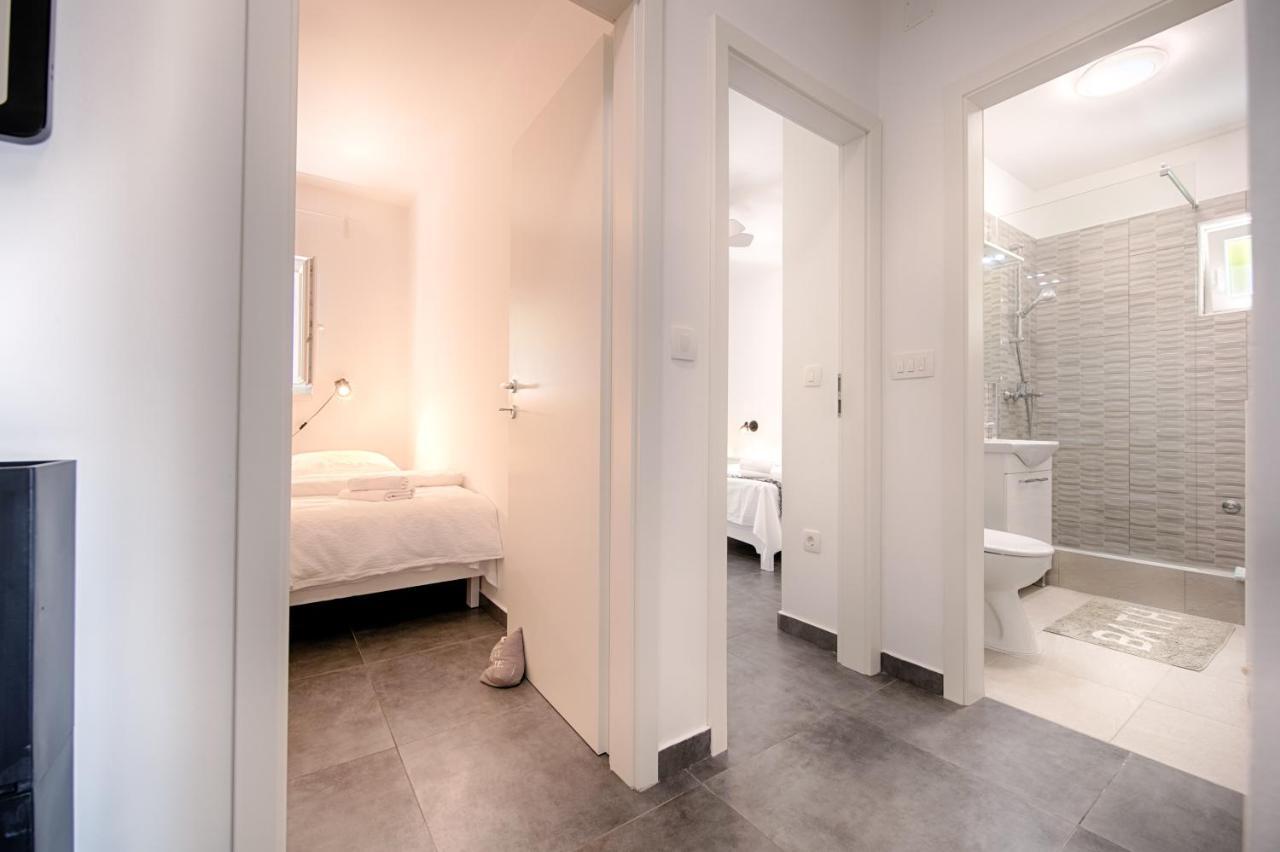 Apartmani Dule Komiza Exterior photo