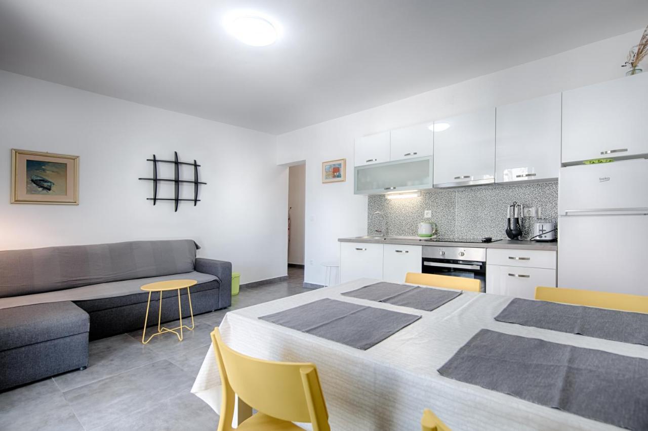 Apartmani Dule Komiza Exterior photo