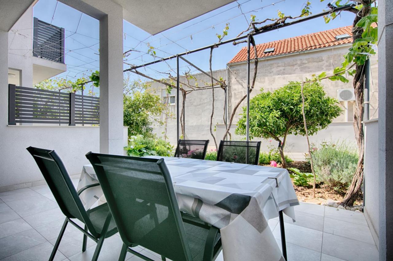 Apartmani Dule Komiza Exterior photo