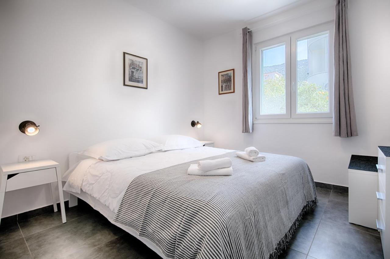 Apartmani Dule Komiza Exterior photo