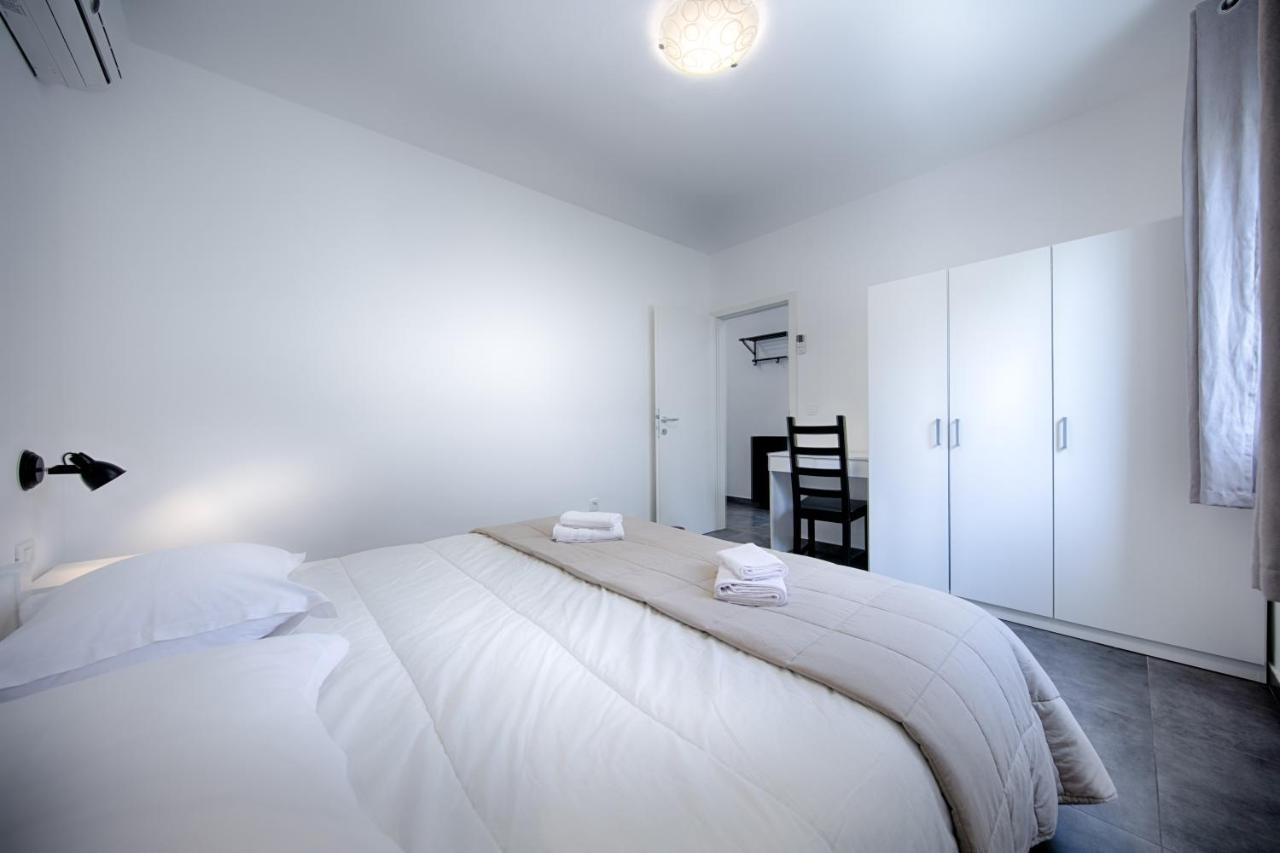 Apartmani Dule Komiza Exterior photo