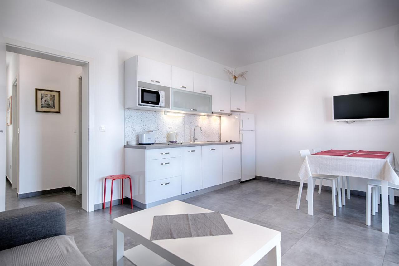 Apartmani Dule Komiza Exterior photo