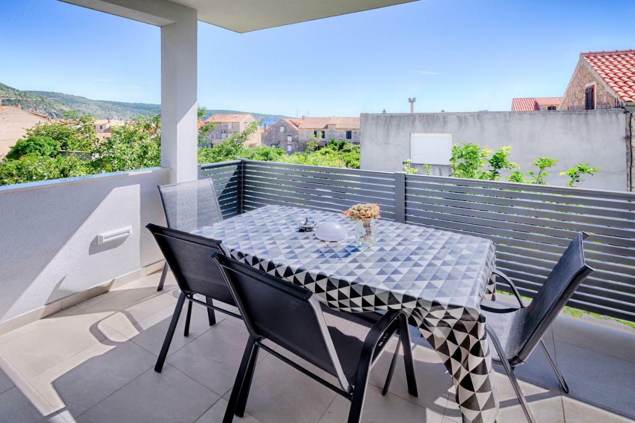Apartmani Dule Komiza Exterior photo