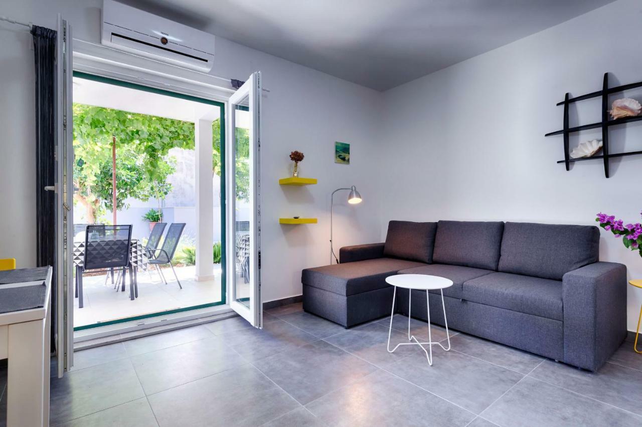 Apartmani Dule Komiza Exterior photo