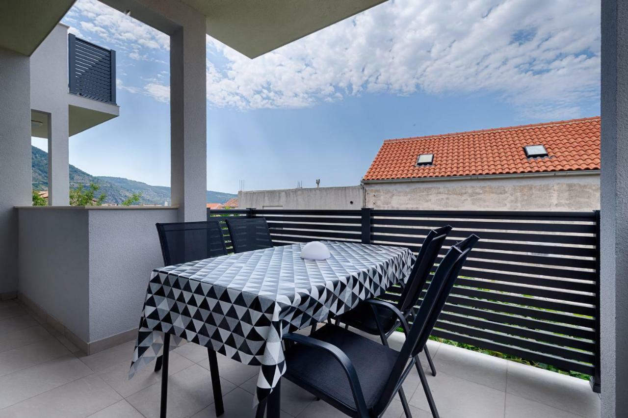 Apartmani Dule Komiza Exterior photo